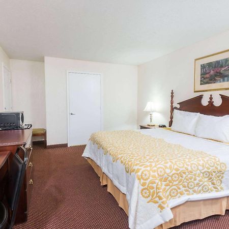 Days Inn By Wyndham Amherst Exterior foto