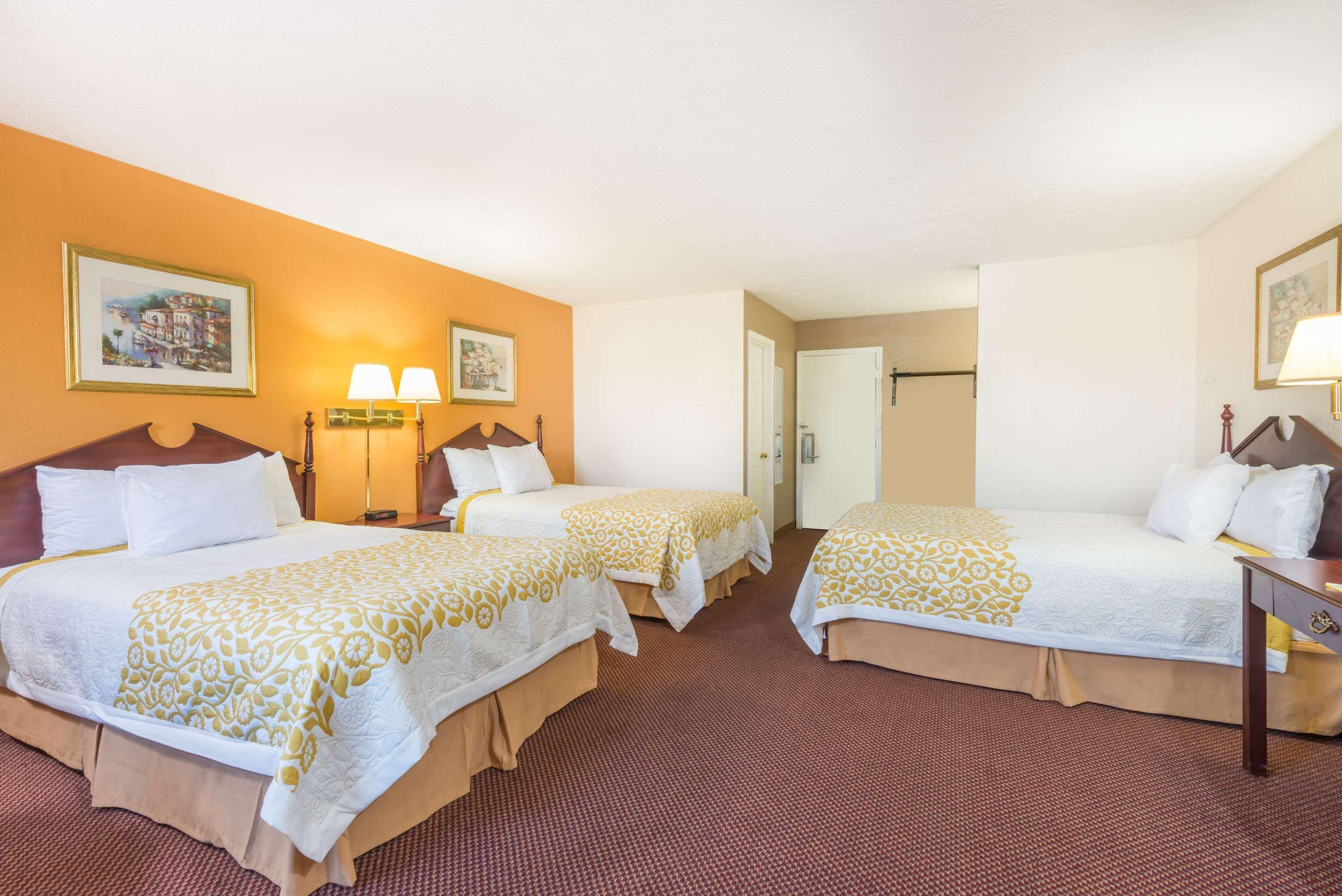 Days Inn By Wyndham Amherst Exterior foto
