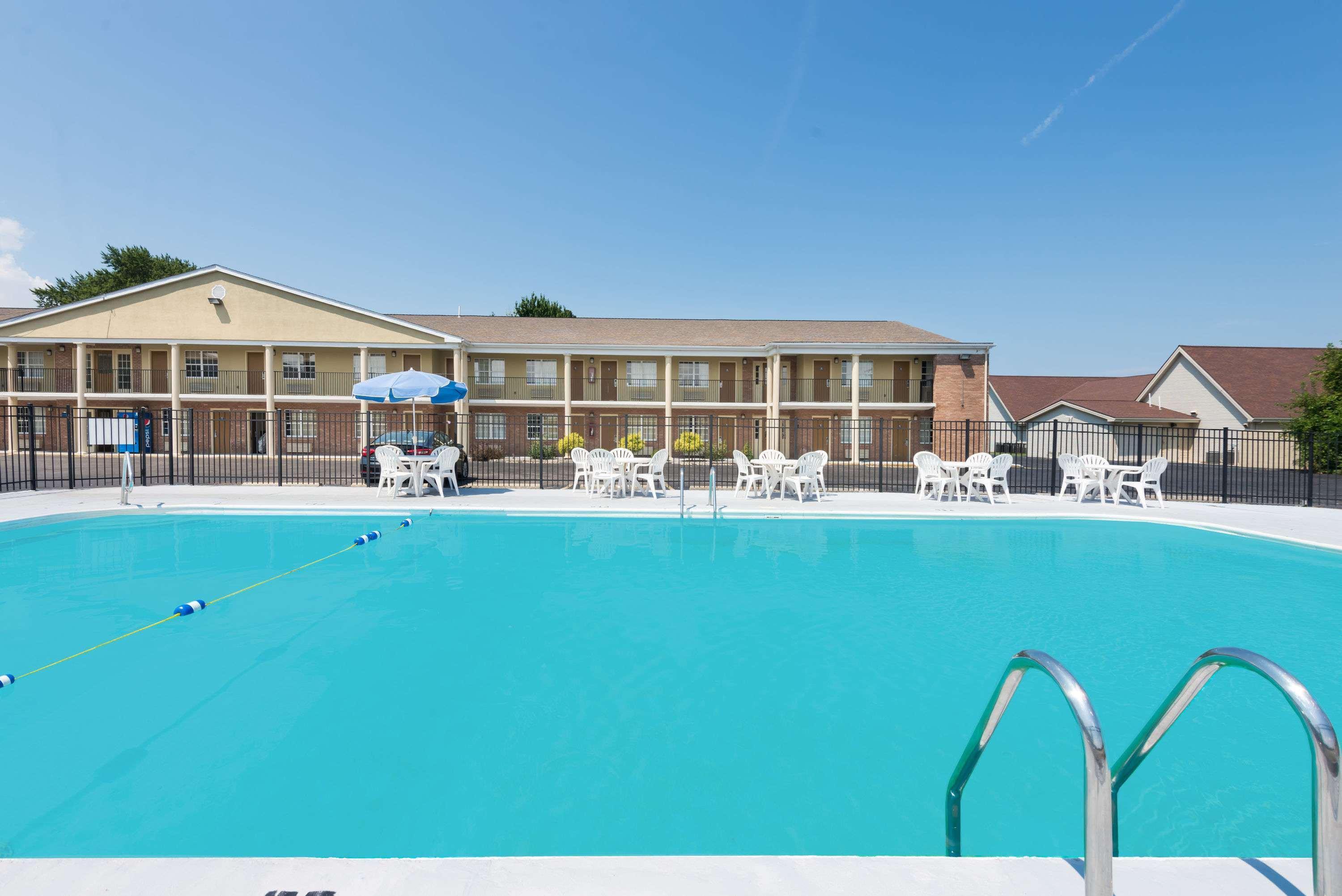 Days Inn By Wyndham Amherst Exterior foto