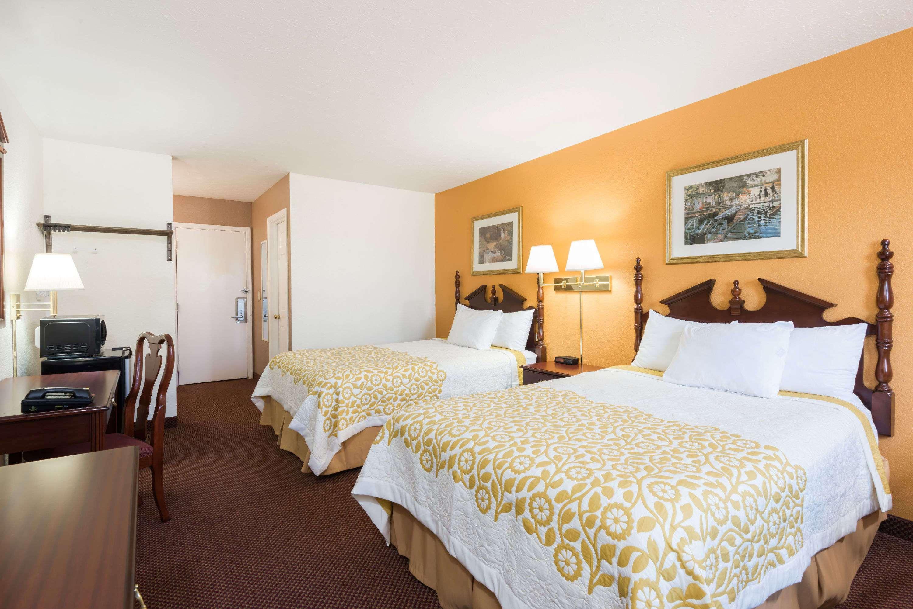 Days Inn By Wyndham Amherst Exterior foto